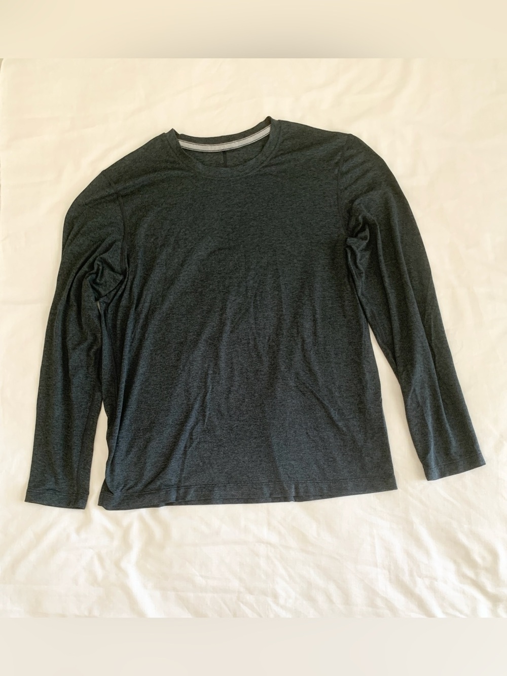 Lululemon Men's Long-Sleeve Performance Crewneck Tee Charcoal Heather EUC Size L